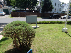 Landscaping E Roy Bixby School before - Lincoln Landscaping