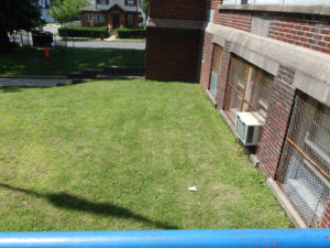 Landscaping E Roy Bixby School before - Lincoln Landscaping